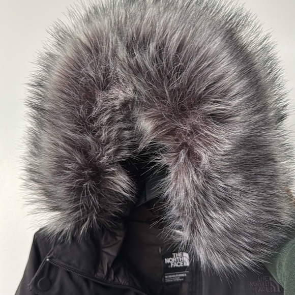 Northface Women Artic Parka - Picture 4 of 6